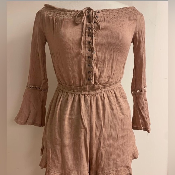 NWOT Off the shoulder beige lace up romper with bell sleeves cinched waist - Picture 1 of 6